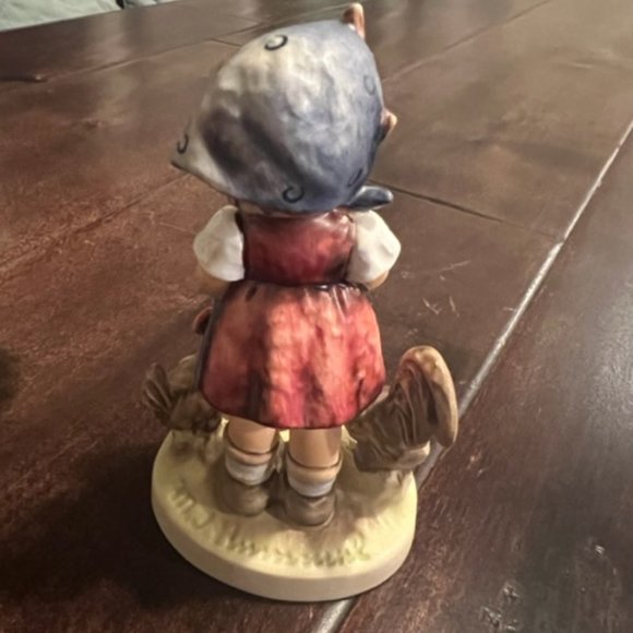 Goebel Hummel Figurine 'Feeding Time' 199/0 Girl with Chickens West Germany - Picture 5 of 11